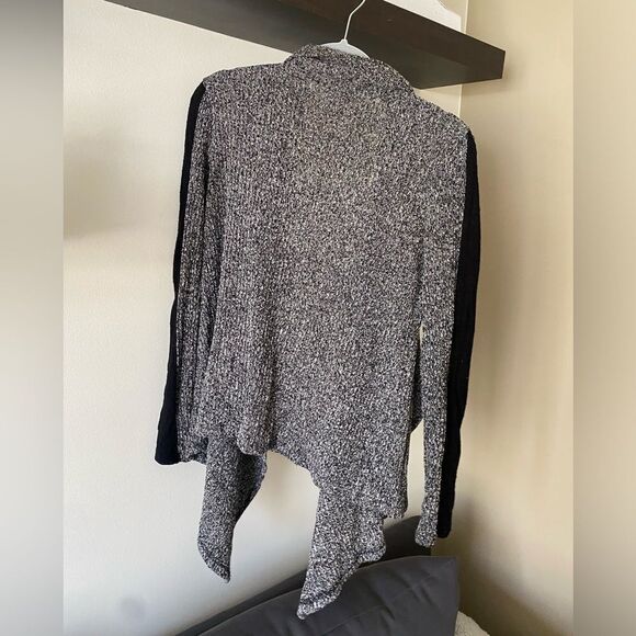 Charming Charlie Gray Shrug Open Sweater Size Medium - Picture 3 of 9